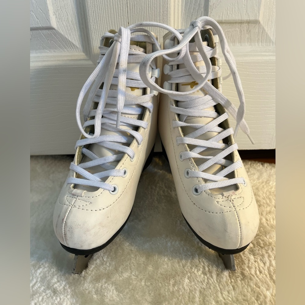COPY - American youth figure skates